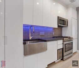 Stanton Street, Unit 6A in New York, NY - Building Photo - Building Photo