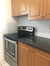 2450 NE 188th St-Unit -2450 in Miami, FL - Building Photo - Building Photo