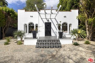 639 Westbourne Dr in West Hollywood, CA - Building Photo