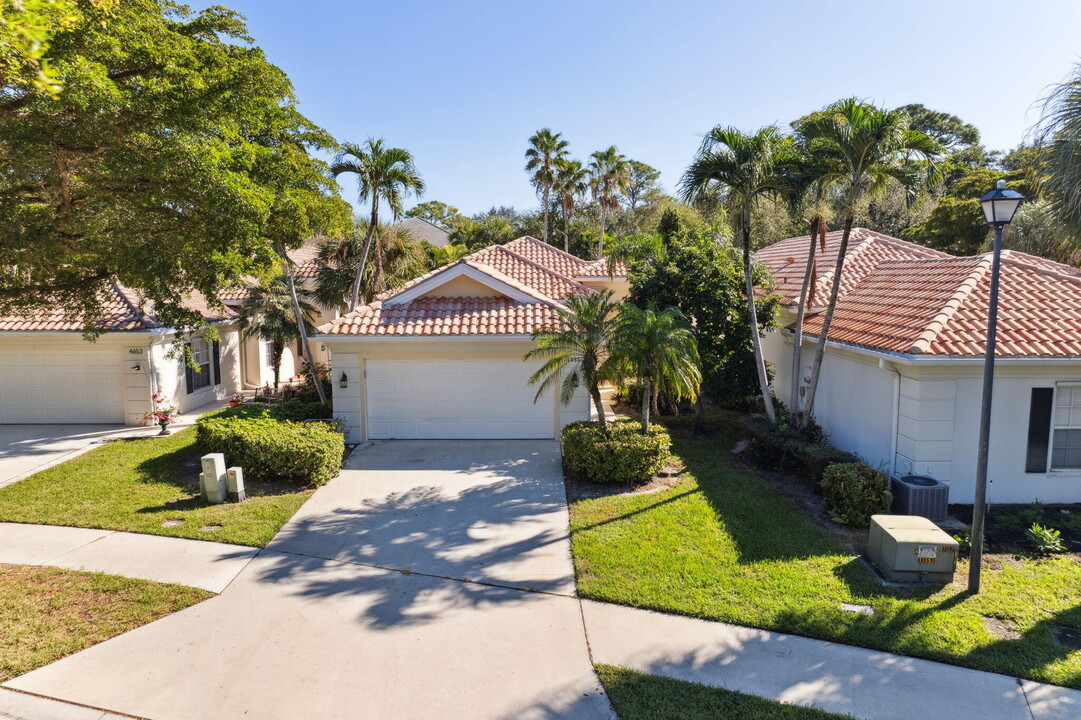 4655 Hammock Cir in Delray Beach, FL - Building Photo