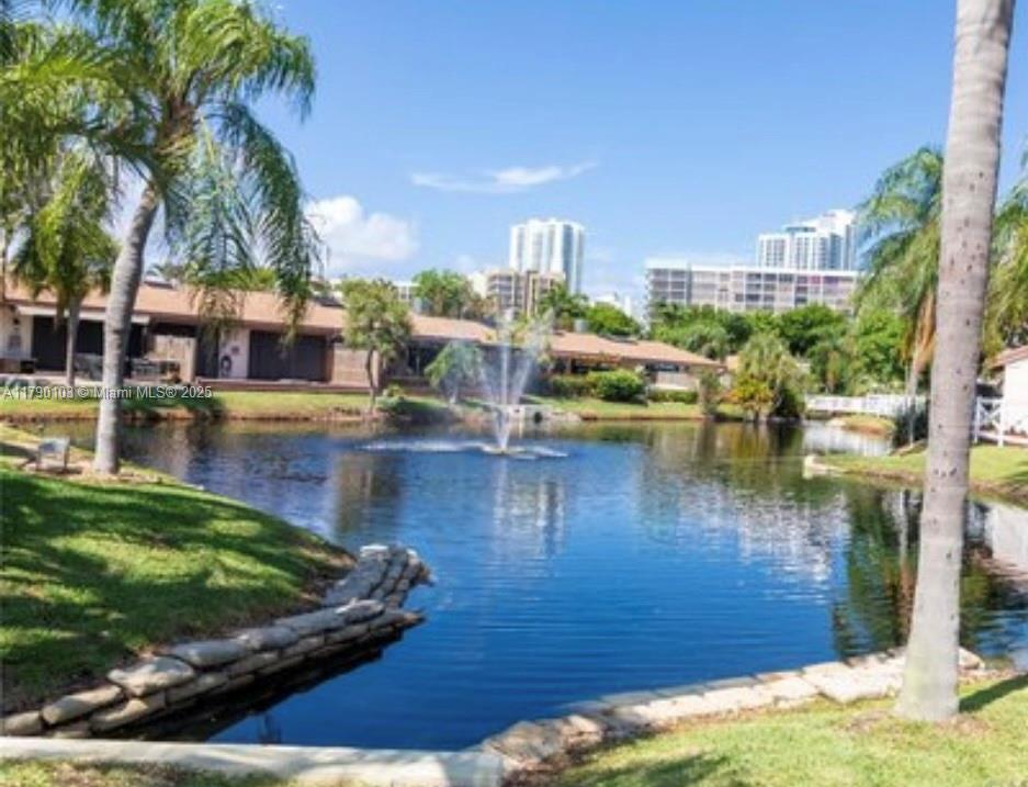 347 Leslie Dr in Hallandale Beach, FL - Building Photo