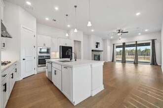 957 Arrowhead Ranch Blvd in Dripping Springs, TX - Building Photo - Building Photo