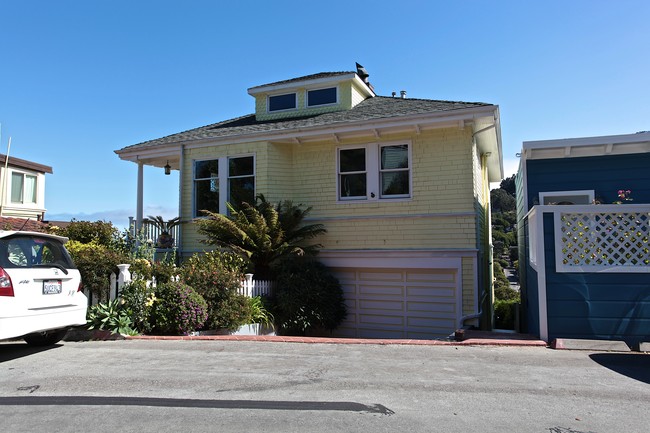 30 Atwood Ave in Sausalito, CA - Building Photo - Building Photo