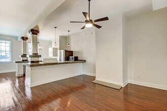 303 W Henry St, Unit A in Savannah, GA - Foto de edificio - Building Photo