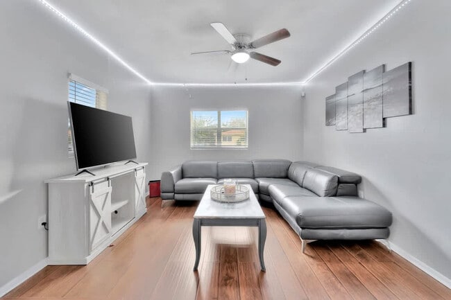 1905 W St Louis St in Tampa, FL - Foto de edificio - Building Photo