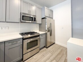 6001 Carlton Way in Los Angeles, CA - Building Photo - Building Photo