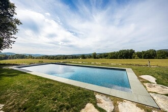 121 Quaker Hill Rd in Pawling, NY - Building Photo - Building Photo