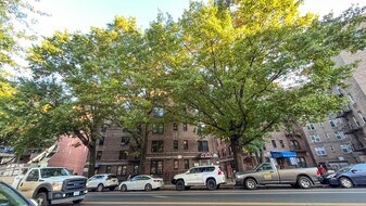 4211 Kissena Blvd in Flushing, NY - Building Photo