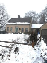 125 Whittington Ave in Norwich, CT - Building Photo