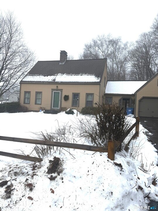 125 Whittington Ave in Norwich, CT - Building Photo