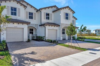 2408 SE 29th St in Homestead, FL - Building Photo - Building Photo