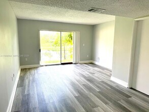 3872 NW 90th Ave in Sunrise, FL - Building Photo - Building Photo