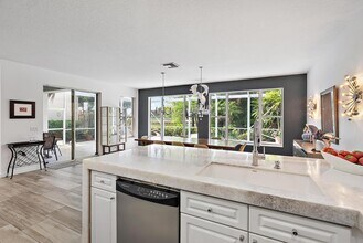 8208 Heritage Club Dr in West Palm Beach, FL - Building Photo - Building Photo