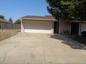 1518 Upland Dr in Yuba City, CA - Building Photo
