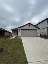 25497 Blossom Ct in Montgomery, TX - Building Photo - Building Photo