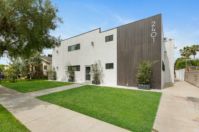 2401 S Sycamore in Los Angeles, CA - Building Photo - Building Photo