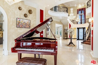 2229 Summitridge Dr in Beverly Hills, CA - Building Photo - Building Photo