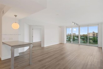 1500 Bay Rd, Unit M-1214 in Miami Beach, FL - Building Photo - Building Photo