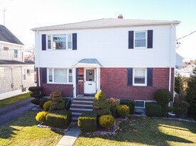 122 Fairview Ave, Unit Second Floor in Port Chester, NY - Building Photo