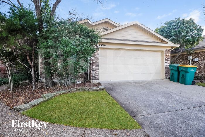 1396 Chinaberry Dr in Lewisville, TX - Building Photo