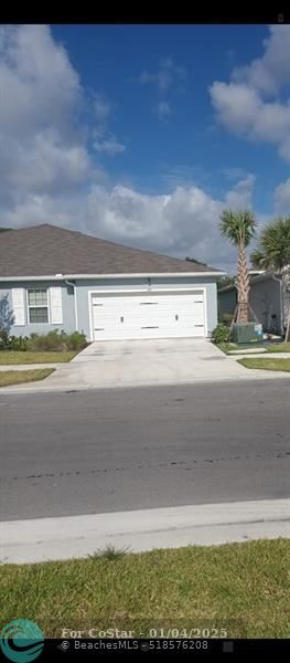 327 Raspberry Rd in Fort Pierce, FL - Foto de edificio - Building Photo