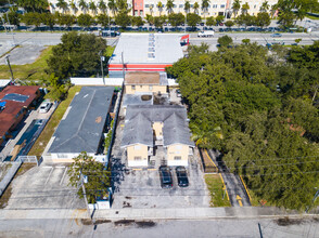 1833 NW 35th St in Miami, FL - Building Photo - Building Photo