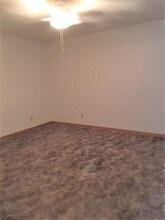 180 NW Hwy 101-Unit -A, Waldport, OR  973 in Waldport, OR - Foto de edificio - Building Photo