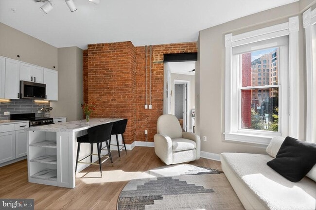 459 Massachusetts Ave NW in Washington, DC - Building Photo - Building Photo