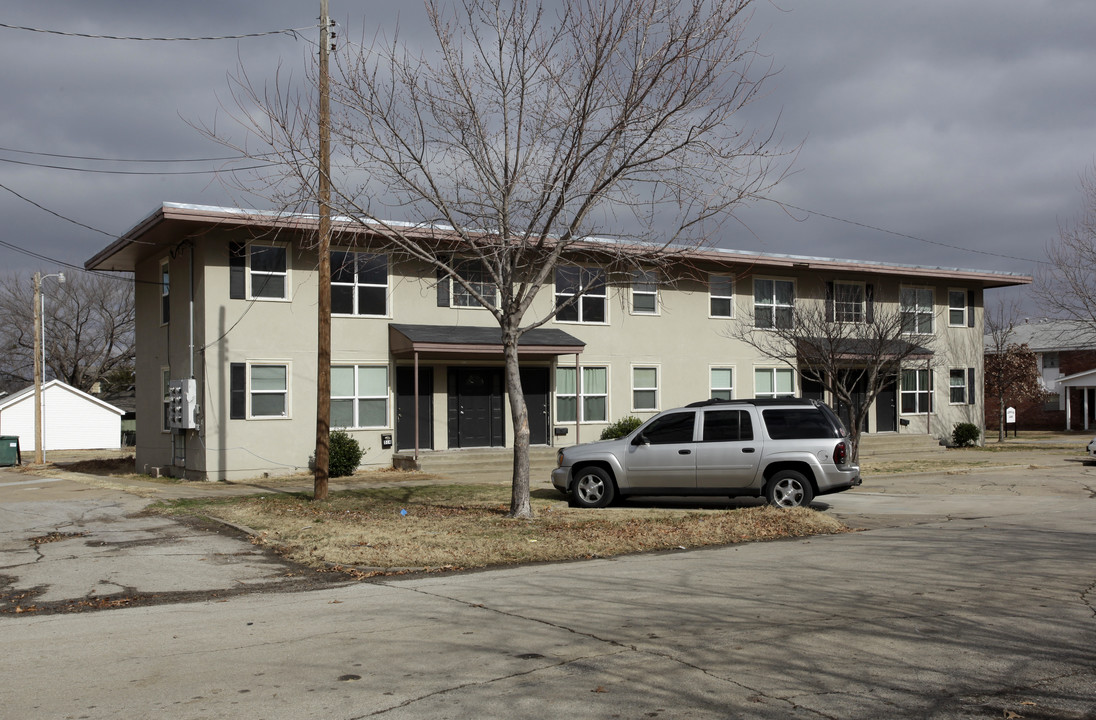 520 E 6th St in Bartlesville, OK - Building Photo