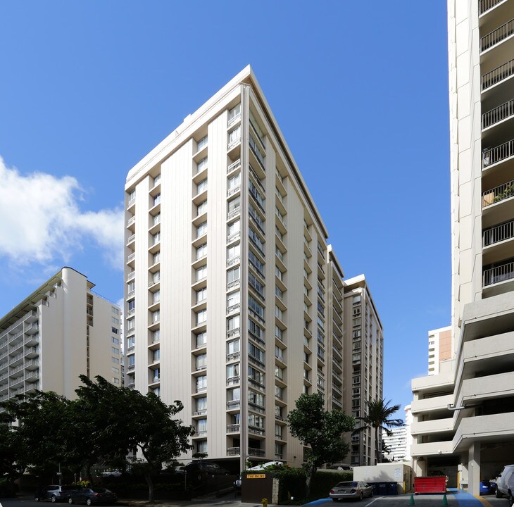 The Palms in Honolulu, HI - Building Photo