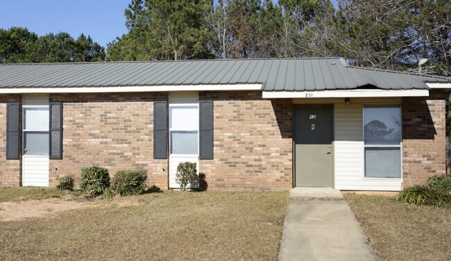 property at 100 Fort Deposit Villas