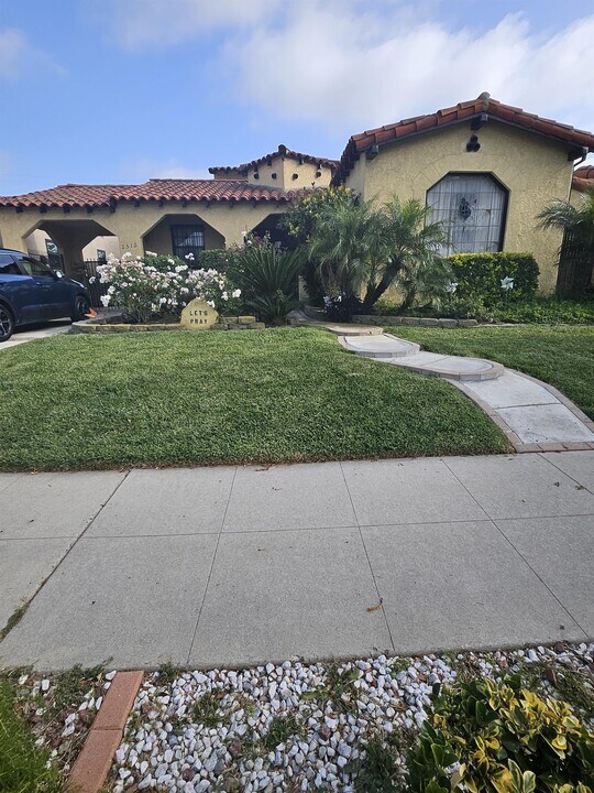 2512 W 79th St in Inglewood, CA - Building Photo