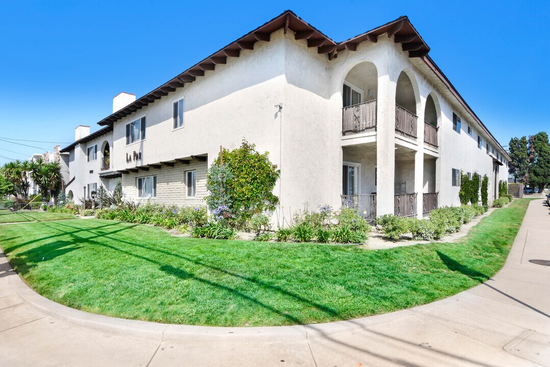 La Paz Villas in Downey, CA - Foto de edificio