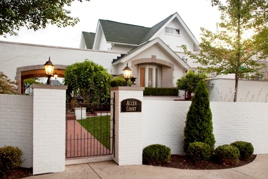 Allen Court in Bloomington, IN - Foto de edificio