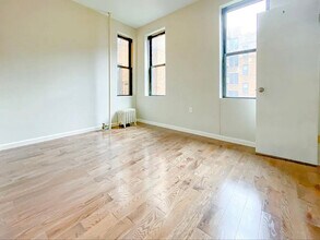 240 Crown St, Unit 2T in Brooklyn, NY - Building Photo - Building Photo