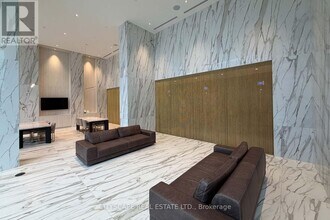 448 Burnhamthorpe Rd W in Mississauga, ON - Building Photo - Building Photo