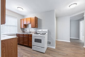 219-237 E Xenia Dr in Fairborn, OH - Foto de edificio - Building Photo