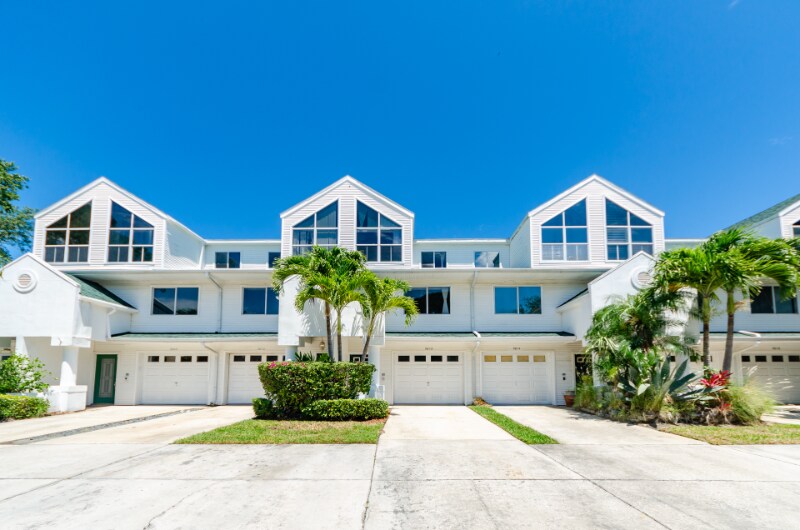 9872 Indian Key Trail in Seminole, FL - Foto de edificio