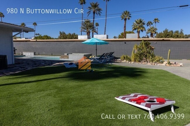 980 N Buttonwillow Cir in Palm Springs, CA - Building Photo - Building Photo