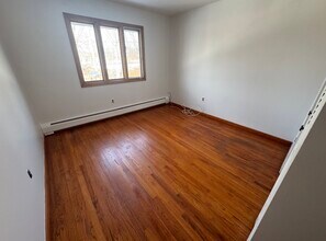 208 6th St, Unit 2nd floor in Palisades Park, NJ - Foto de edificio - Building Photo