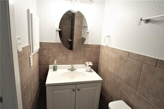 6907 Lovely Ln in Austin, TX - Building Photo - Building Photo