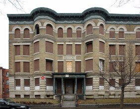 Carlton and Randolf in Holyoke, MA - Foto de edificio - Building Photo