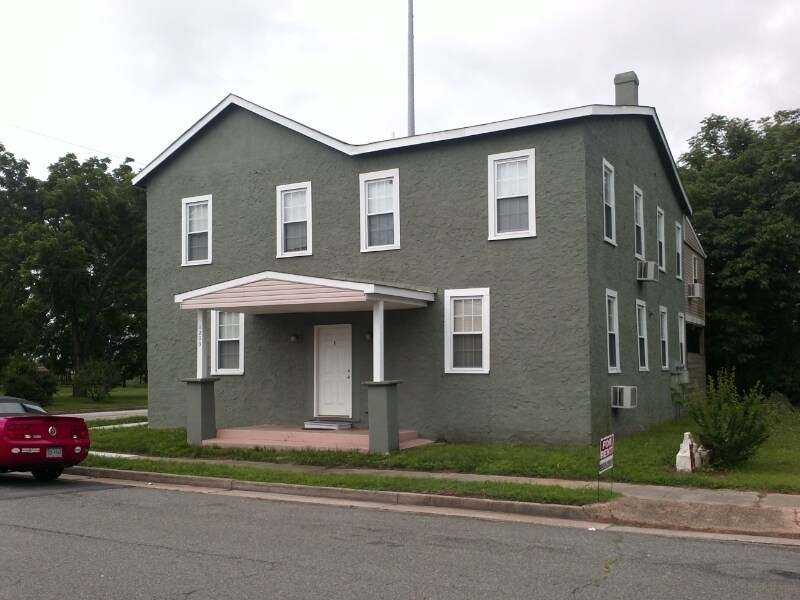 1203 Kirby St in West Point, VA - Building Photo