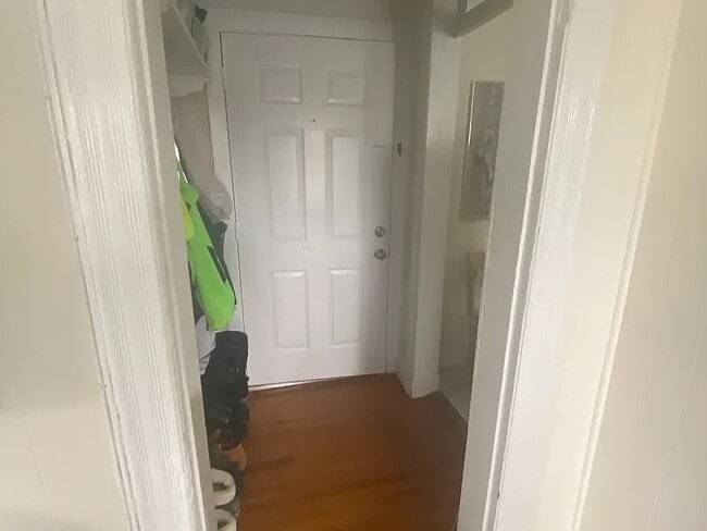 114 Main St, Unit Apt 2W in Sayville, NY - Building Photo - Building Photo