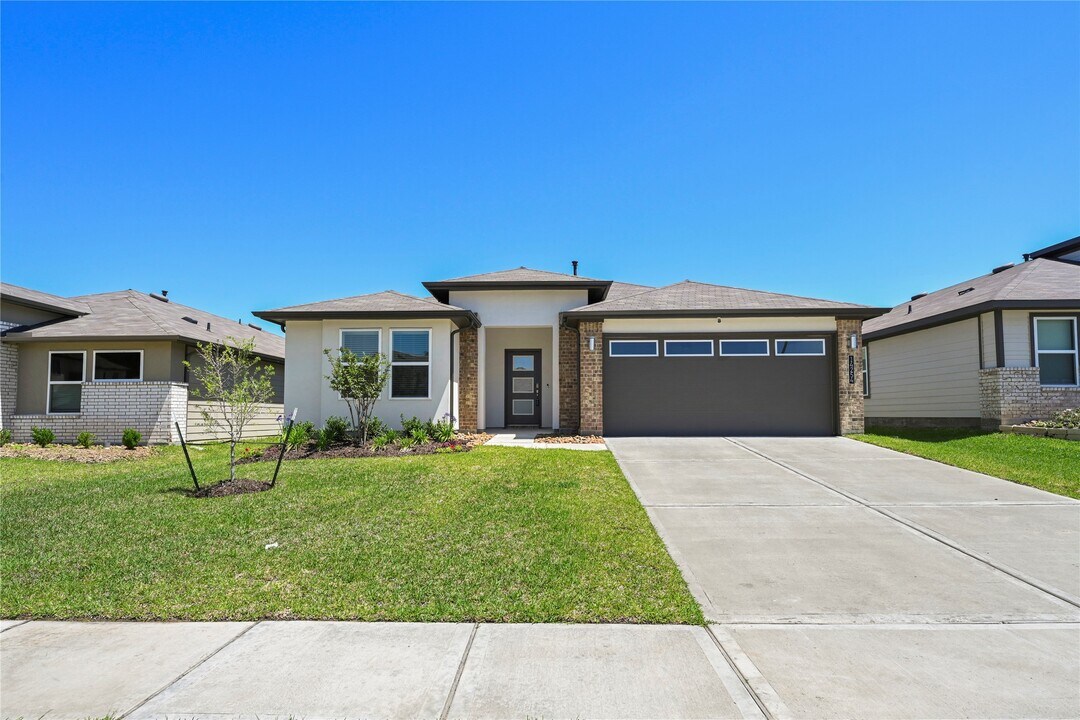 14254 Black Cyn Ln in Shenandoah, TX - Building Photo