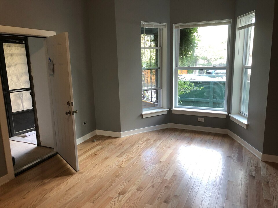 5521 S Dorchester Ave, Unit 1 in Chicago, IL - Building Photo
