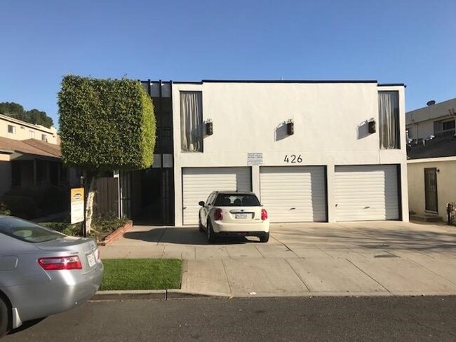 426 East Elmwood in Burbank, CA - Building Photo - Building Photo