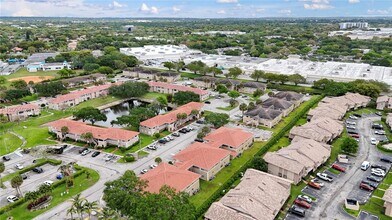 9964 Twin Lakes Dr in Coral Springs, FL - Building Photo - Building Photo