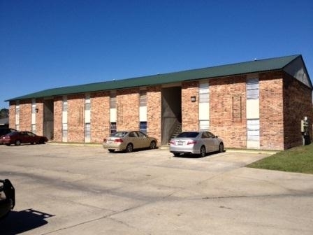 Rosewood Apartment Homes in Sunset, LA - Building Photo