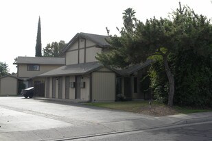 Crestview Apartments in Atwater, CA - Building Photo